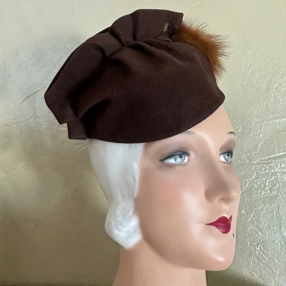 GLAMOROUS 1930s' BROWN HAT FOLDED & RUCHED AT TOP PLUS MINK TRIM